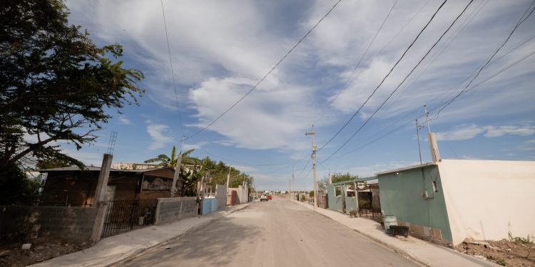 Presidente Municipal inaugura pavimentación de dos vialidades por casi 4 mdp en la colonia Granjas de la Reforma
