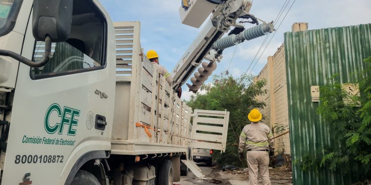 Presidente Municipal se reúne con directivos de CFE para atender apagones en Matamoros