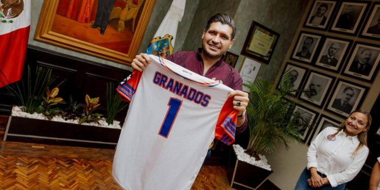Refrenda Beto Granados apoyo a la Liga Villa del Refugio y a las familias de los pequeños deportistas