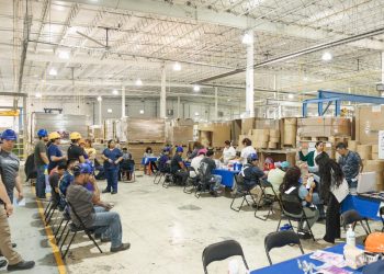 Respalda DIF Matamoros el bienestar integral de los trabajadores de la Maquiladora IAI con brigada asistencial
