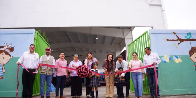 Entregan obras de infraestructura en escuelas de Nuevo Laredo