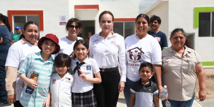 Mujeres jefas de familia reciben primeras viviendas del programa Hogar Propio en Nuevo Laredo