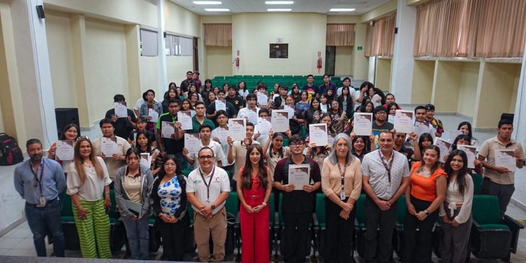 Respalda la UT Matamoros a estudiantes con becas para fortalecer permanencia escolar
