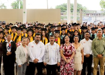 Entrega la UAT en la UAM-Mante nuevos profesionales de la salud y la educación