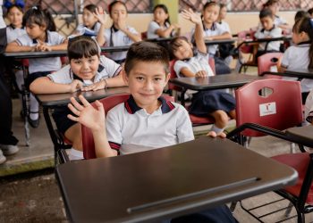 Entrega Presidente Municipal mobiliario para elevar la calidad educativa en Matamoros
