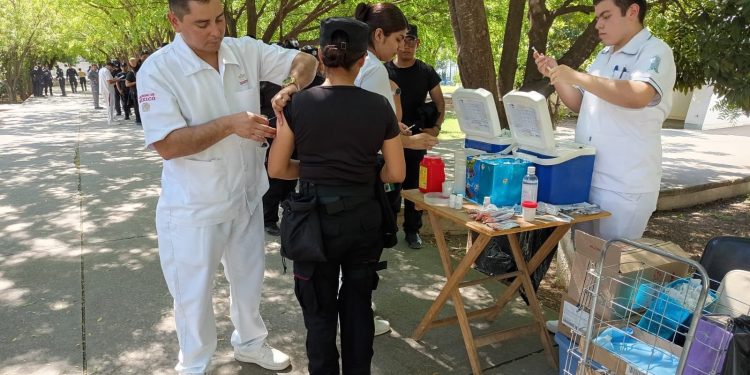ISSSTE realiza jornada de vacunación preventiva en la SSPT