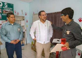 Dota SET de centro de cómputo a la Escuela Primaria Multigrado “Leona Vicario” de San Nicolás