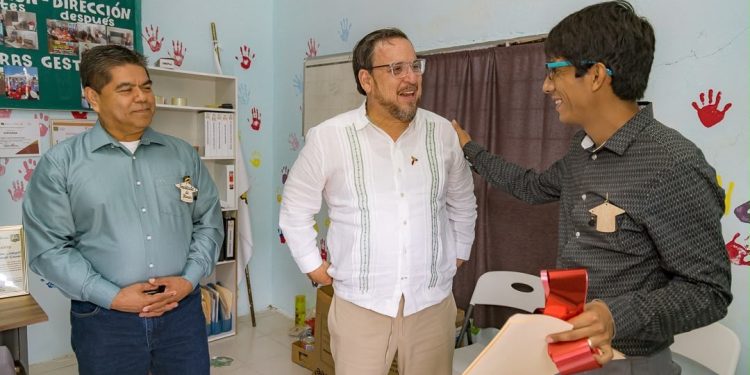 Dota SET de centro de cómputo a la Escuela Primaria Multigrado “Leona Vicario” de San Nicolás