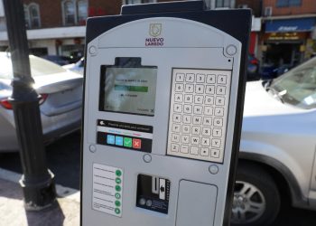 Gobierno de Nuevo Laredo ampliará red de estacionómetros inteligentes en la Plaza Primero de Mayo