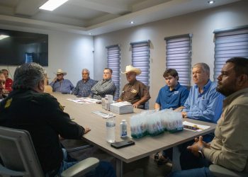 Recibe Gobierno Municipal primeras 500 pipetas de tratamiento para proteger del gusano barrenador a ganado local