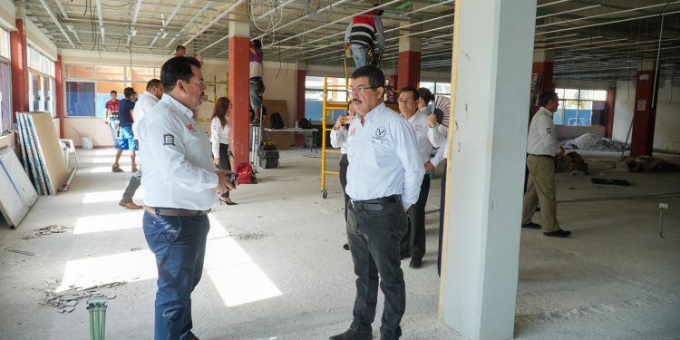 Rector de la UAT supervisa avances de obras de remodelación en la Facultad de Derecho Victoria
