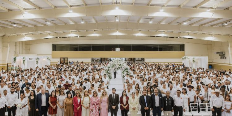 Formalizan unión civil 538 parejas en Matamoros durante jornada de matrimonios colectivos