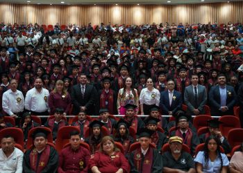 Egresan 1,650 jóvenes de las Preparatorias Municipales de Nuevo Laredo
