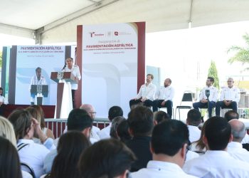 Inaugura Américo obra vial y entrega escrituras a familias matamorenses