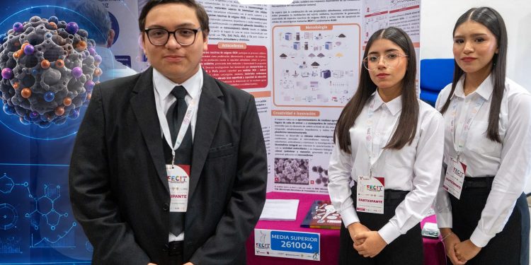 Desarrollan estudiantes de la UAT nanocompuesto para combatir células cancerosas