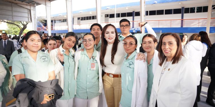 Carmen Lilia dará internet móvil gratis a 10 mil universitarios de Nuevo Laredo