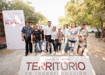 Beto Granados da banderazo a la pavimentación de la calle Ingenieros en la colonia Alberto Carrera Torres