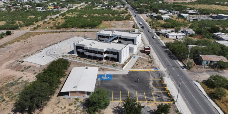 Carmen Lilia Canturosas cumple: Más de 300 alumnos se inscriben en nueva primaria del poniente