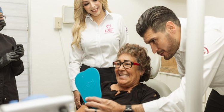 A través de la Campaña “Volver a Sonreír” DIF Matamoros hace entrega de 50 prótesis dentales a adultos mayores