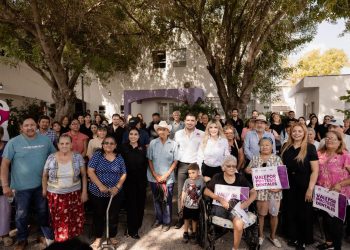 Beto Granados y Anita Granados entregan prótesis dentales gratuitas a adultos mayores a través de la campaña “Volver a Sonreír”