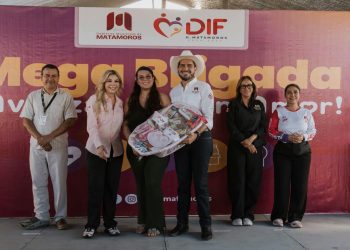 Beto Granados y Anita de Granados acercan apoyos y servicios a las familias de la colonia Independencia