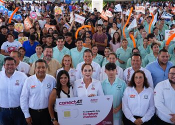 Carmen Lilia marca precedente en Tamaulipas con ConéctAT: conectividad móvil gratuita para 10 mil universitarios