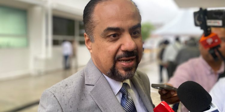 Permitirán celulares en bachillerato sólo con fines educativos; SET regula uso de pantallas