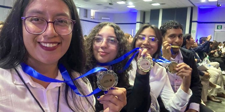 Estudiantes de la UAT ganan el primer lugar en el Maratón Nacional de Conocimientos ANFECA