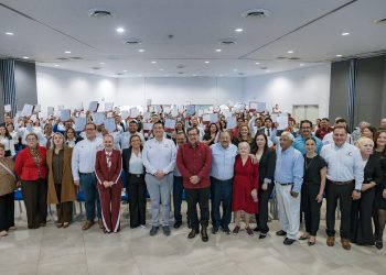 Fortalece SET la estabilidad laboral de docentes con entrega de nombramientos en Educación Básica