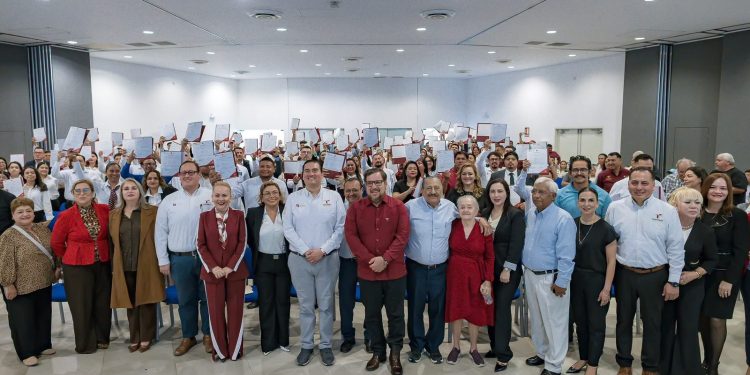 Fortalece SET la estabilidad laboral de docentes con entrega de nombramientos en Educación Básica